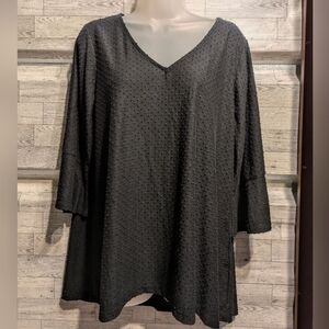 Rose & Olive Black and White V-Neck Top